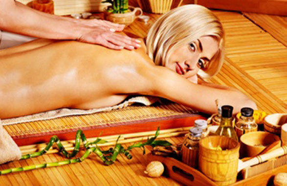 Bien choisir les huiles essentielles pour une séance de massage nu